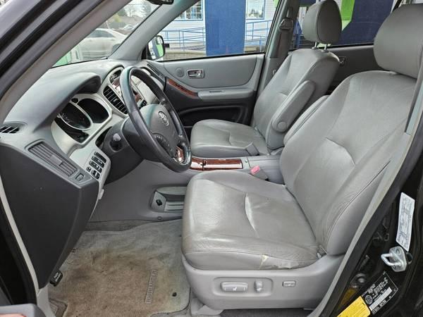**Super Sale** 2007 Toyota Highlander Base **We Finance** 10