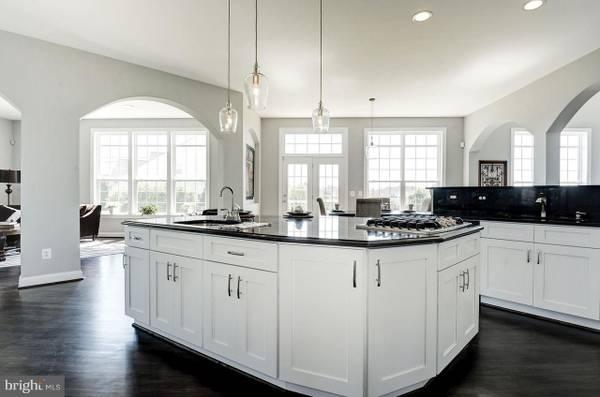 19 Branded Kitchen Cabinets for sale. Solid Construction 2
