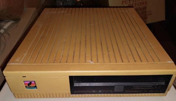 Vintage Macintosh external SCSI enclosure