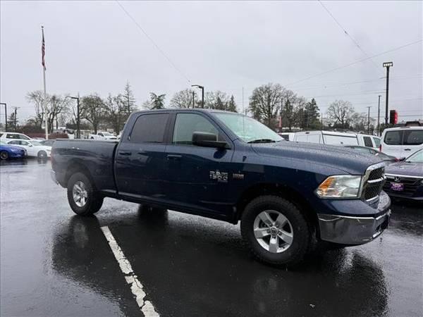 2020 RAM 1500 Classic 4x4 4WD Truck Dodge SLT Crew Cab 6.3 ft. SB Pickup 10