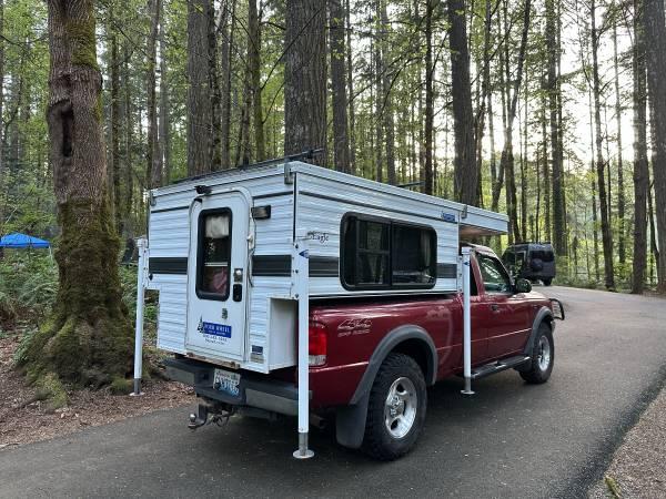 2015 Four Wheel Camper! Excellent condition 3