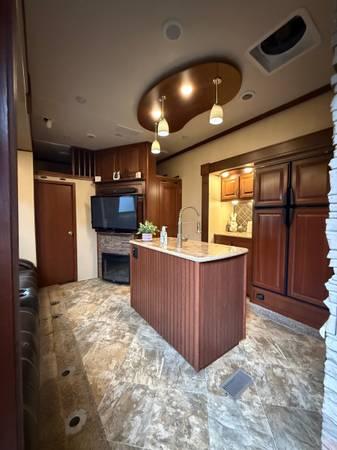 2015 Forest River Vengeance Touring 38L13 43’ F/W Toy Hauler 5