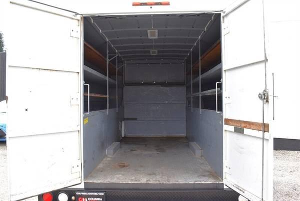 2017 Ford E-Series  E-350 SD 2dr Van 23
