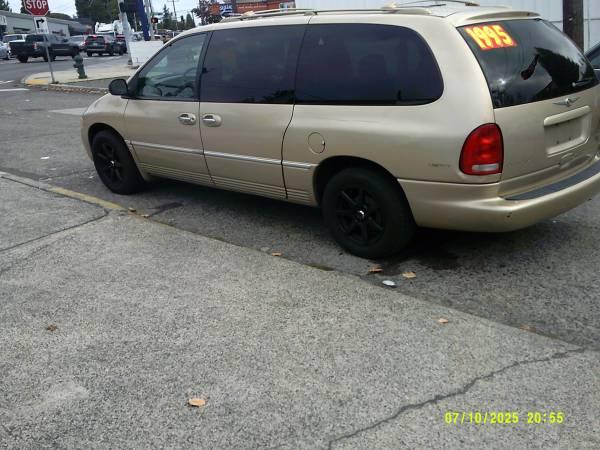 2000 CHRYSLER TOWN & COINTRY lxi DELUXE VAN 5