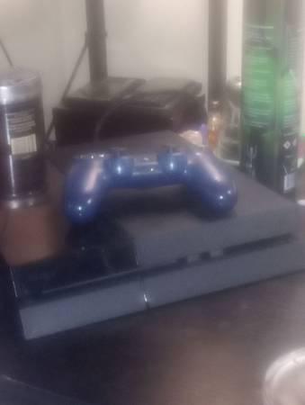 PlayStation 4 w/ 2 games & One controll