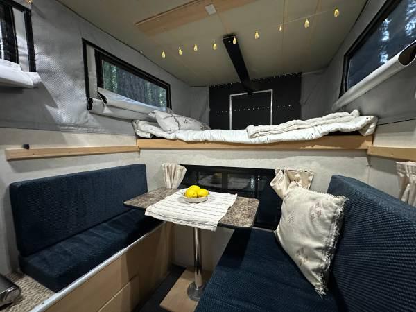 2015 Four Wheel Camper! Excellent condition 10