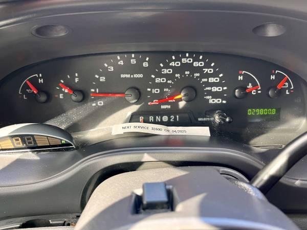 2006 Ford E-Series E-350 Super Duty XLT Ultra-Low Mileage – One Owner 9