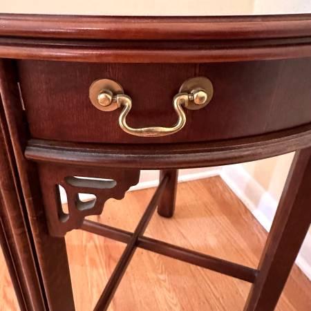 Lane Round Accent Table 6