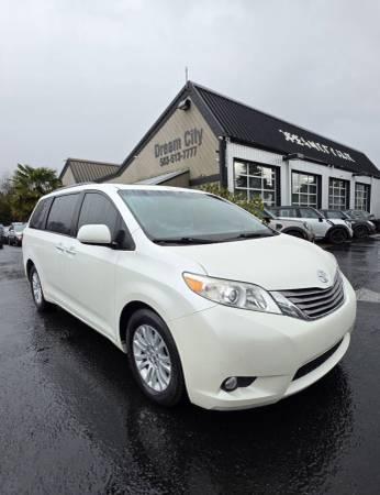 2015 Toyota Sienna  Xle Minivan 4d 1-OWNER Minivan Dream City