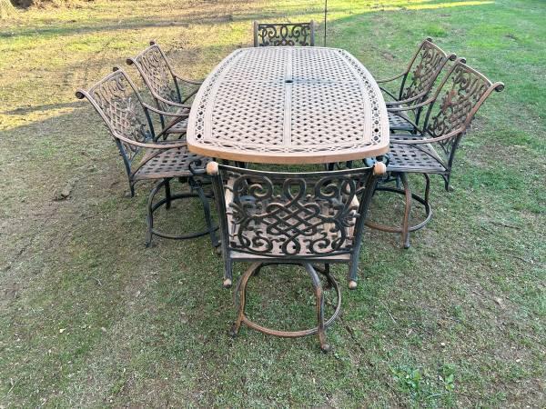 Beautiful Cast Aluminum Bar Height Patio Set Table, 6 Chairs and a sta