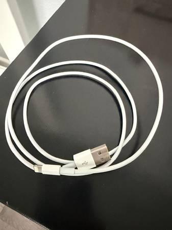 Apple Lightning to USB Cables + Cubes