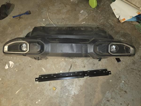 Jeep Wrangler JL front bumper assembly