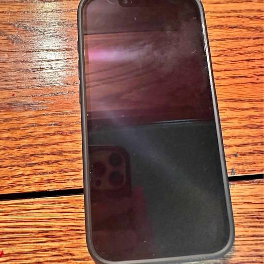Iphone 16e (locked carrier/ 128GB)