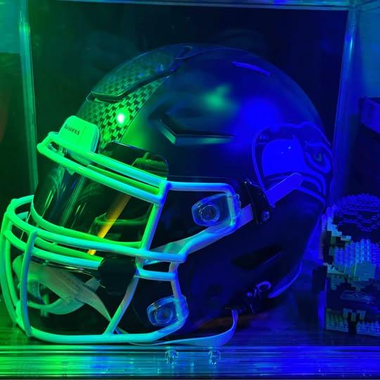 Riddell NFL FULL SIZE Seattle Seahawks Authentic SpeedFlex Football Helmet