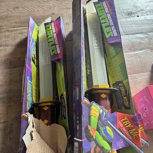 Teenage mutant ninja turtles Nickelodeon sword