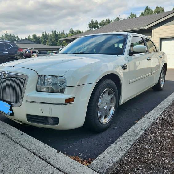 2005 Chrysler 300 · Sedan 4D
