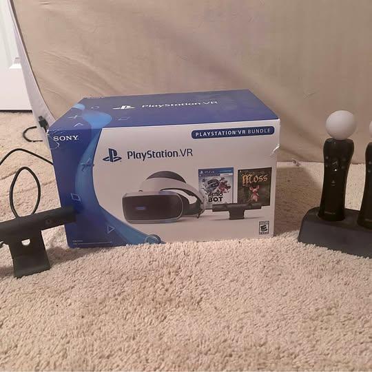 PlayStation VR (2016) with PlayStation Camera, two Move controllers and charging station.