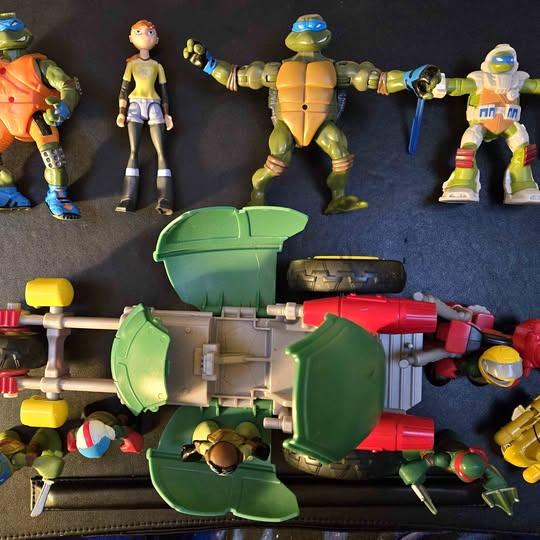 Teenage Mutant Ninja Turtles Action Figures and Vehicles Half Shelled Heroes, April O'Neill, Leonard