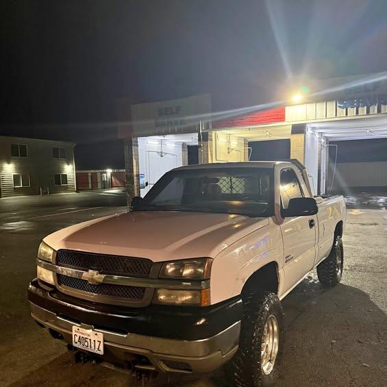 2004 Chevrolet 2500 HD Regular Cab · Long Bed
