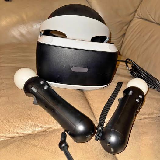 PlayStation VR PSVR Bundle w/ 2 Move Controllers, All Cables