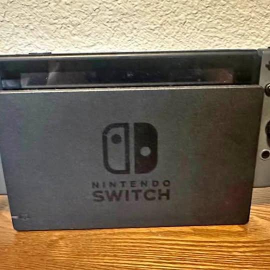Nintendo Switch 1 + Case & Games