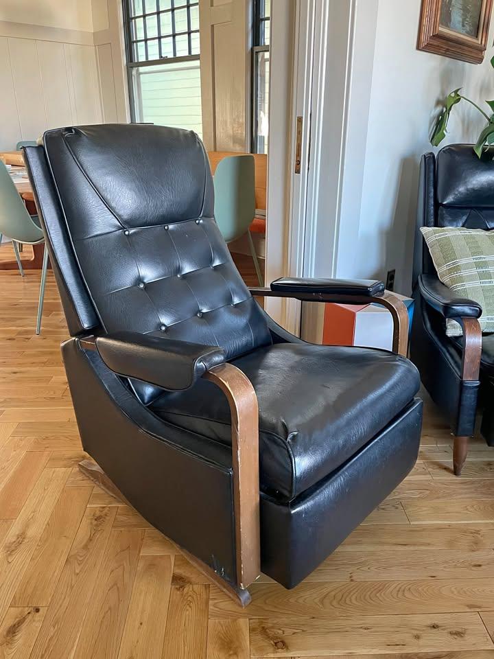 MCM Recliner Arm Chair Rocker Black Faux leather