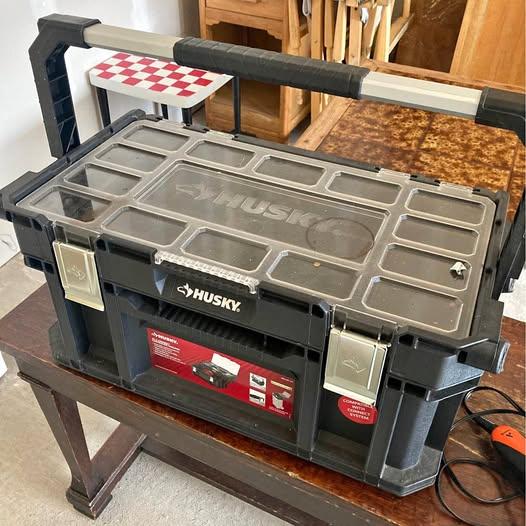 Husky 22in Cantilever Toolbox Topper