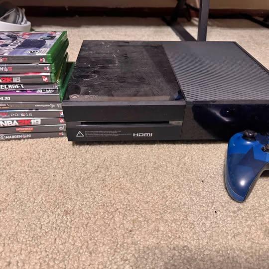 Xbox one with controller and miscellaneous  games￼