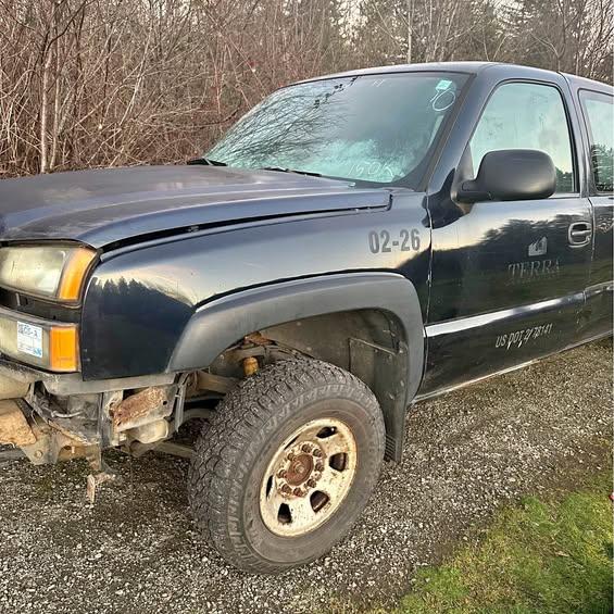 2005 Chevrolet 2500 HD Extended Cab · Long Bed