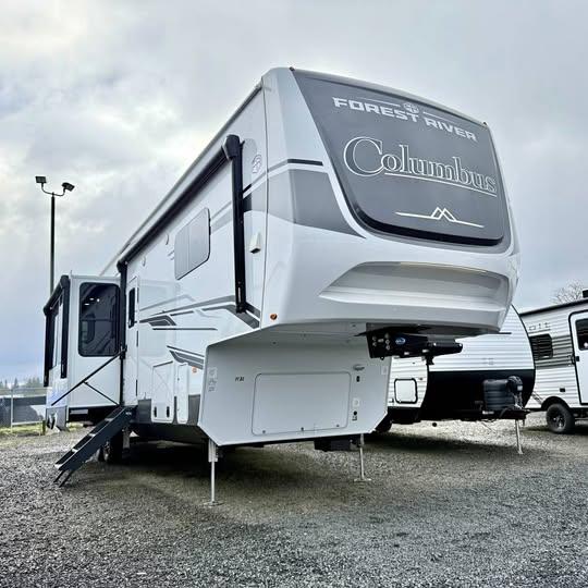 2025 Forest River palomino columbus 376ds 5th wheel (savings $47,664)