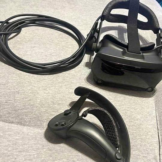 Valve Index VR Headset & Controller