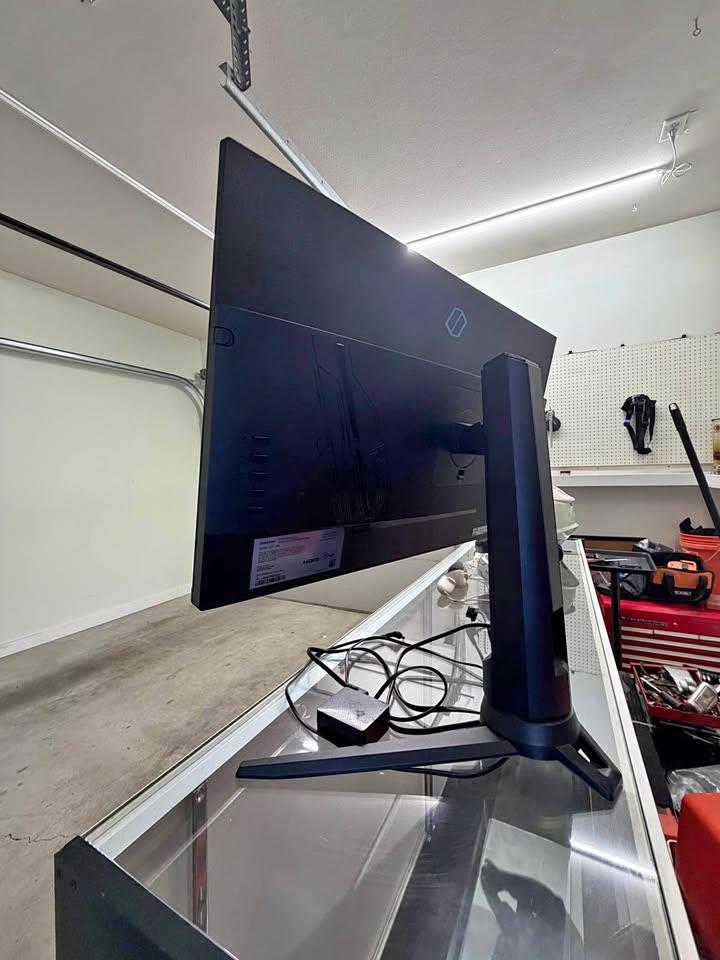 Samsung Odyssey g3 27in gaming monitor