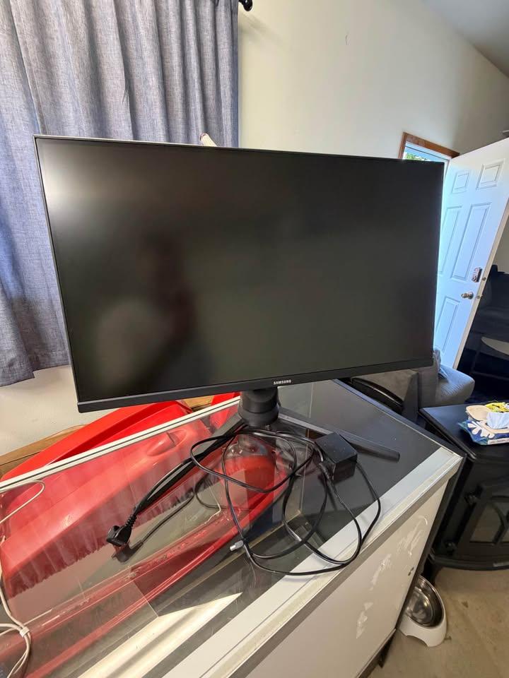 Samsung Odyssey g3 27in gaming monitor 2