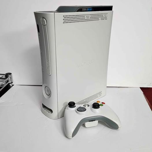 xbox 360 W/ Wireless controller