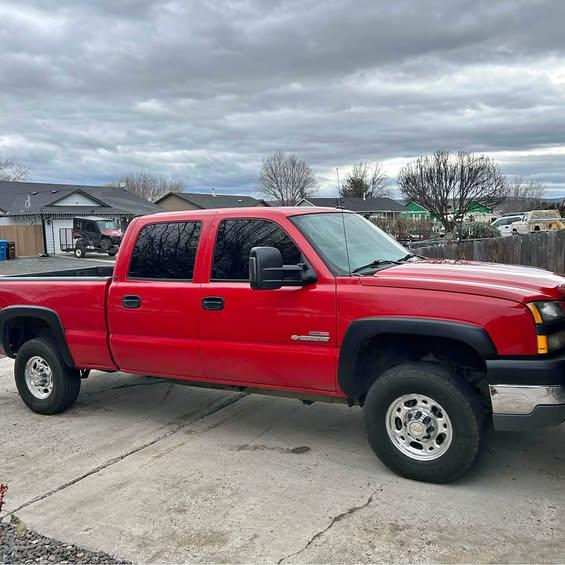 2004 Chevrolet 2500 Crew Cab · Short Bed