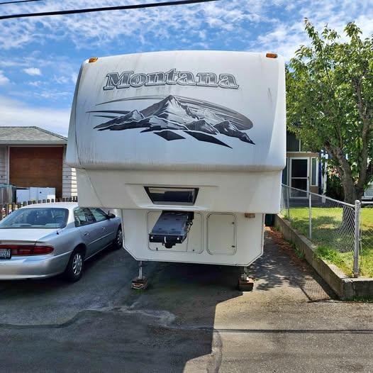 2009 Keystone Montana 2980RL 5th Wheel