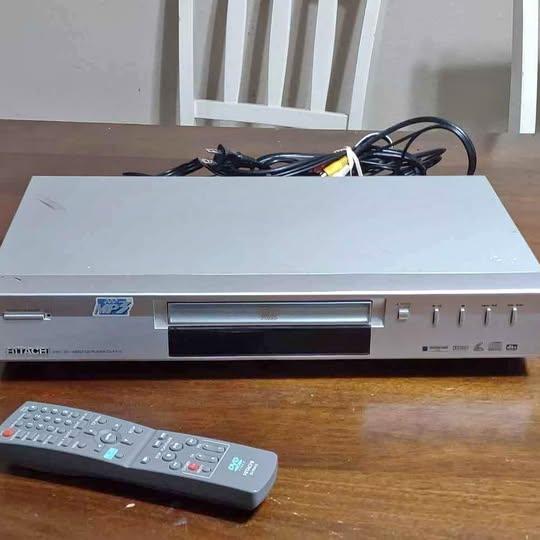 Hitachi DV-P415U DVD CD MP3 Player Tested Excellent working condition Remote