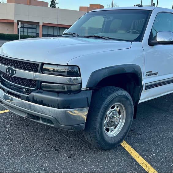 2002 Chevrolet 2500 HD Extended Cab · Short Bed
