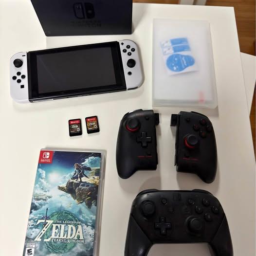 Nintendo Switch Bundle (HAC-001) - Zelda + Extras