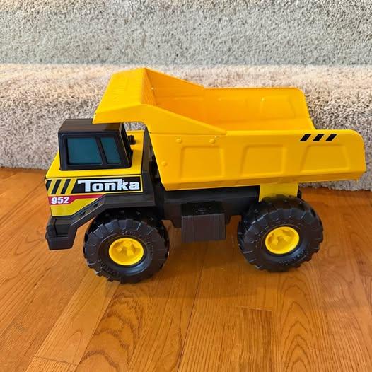 Tonka Steel Classics Mighty Dump Truck - Made with Steel & Sturdy Plastic, Yellow Toy Construction T