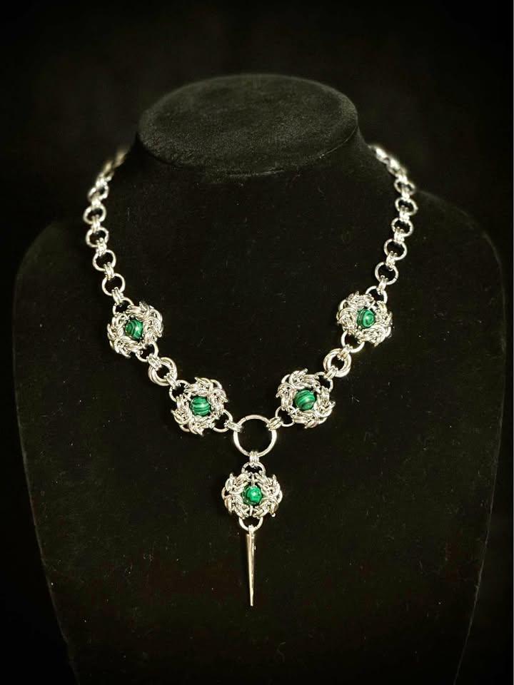 Chainmail and Malachite Bead Necklace