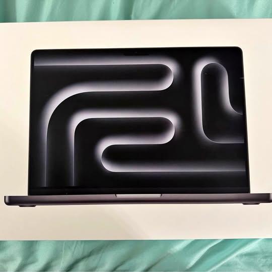 Unopened MacBook Pro M5 chip 14-Inch 512gb storage. Brand new!!!!!
