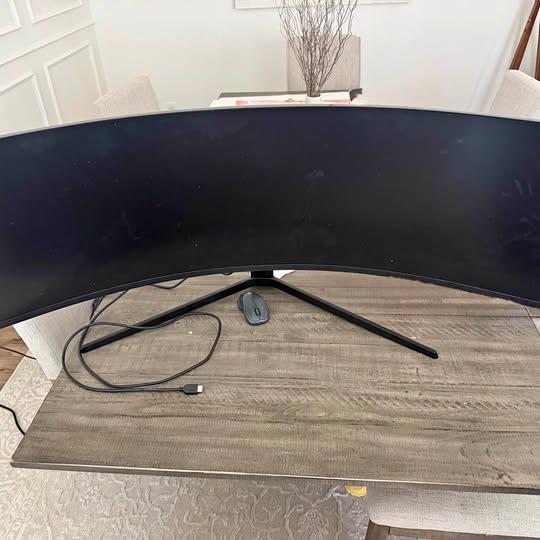 Samsung 49” Odyssey Curved G9 Gaming Monitor