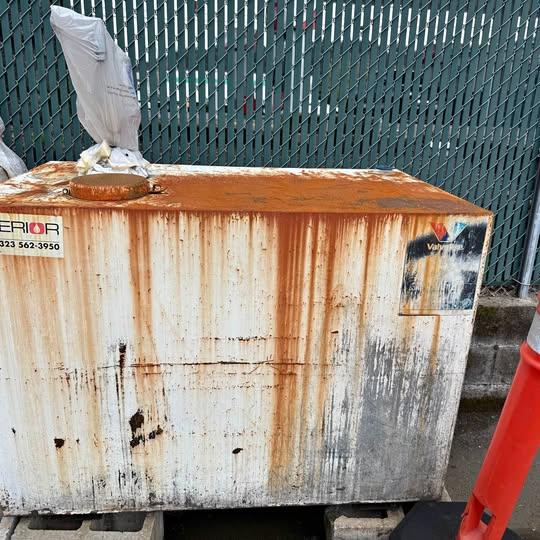 Motor Oil dispensing tank