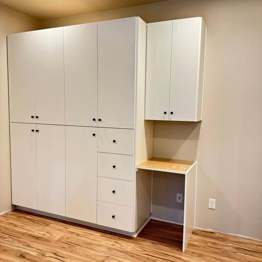 Laundry, storage cabinets