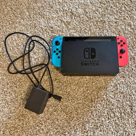 Nintendo Switch + microSD Card