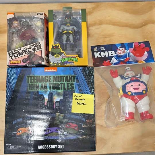 Teenage mutant ninja turtles NECA movie and mirage, plus cgc comics