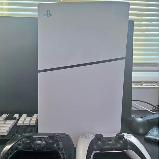 Ps5 slim two controllers ￼