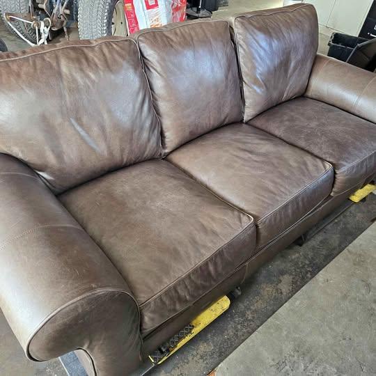 Broyhill leather couch 89"