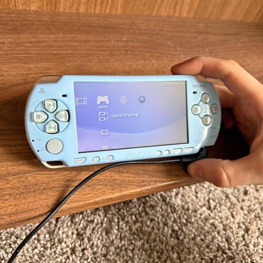PSP 2000 Felicia Blue
